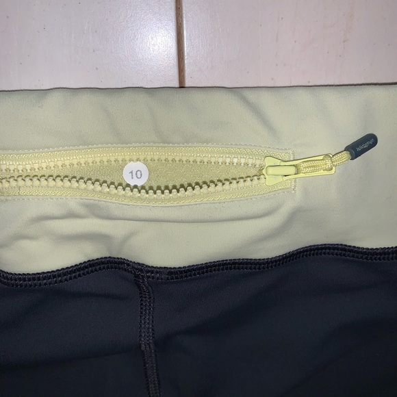 Lululemon // Capri Size 10 - Picture 11 of 16
